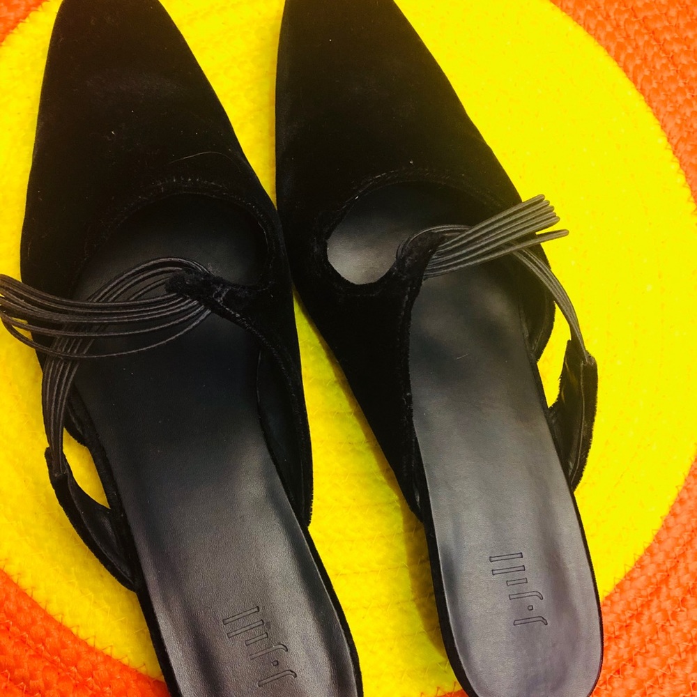 Flat shoes
